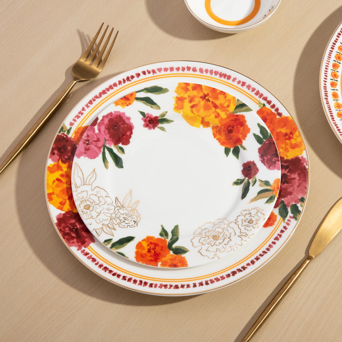 Marigold 9" Rimmed Quarter Plate - Floral